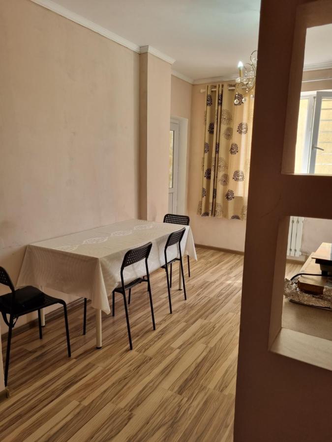 Diplomat Apartments Bishkek Exteriör bild